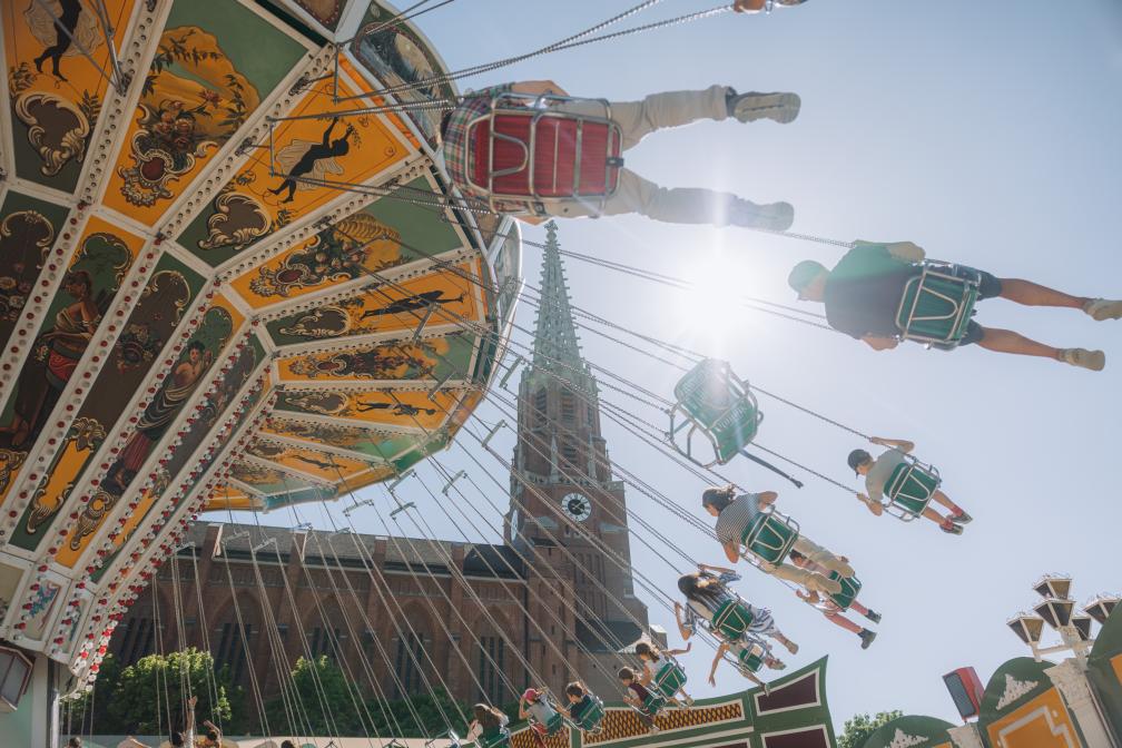 Eine Runde mit dem Kettenflieger gehört zu einem Dultbesuch fest dazu.