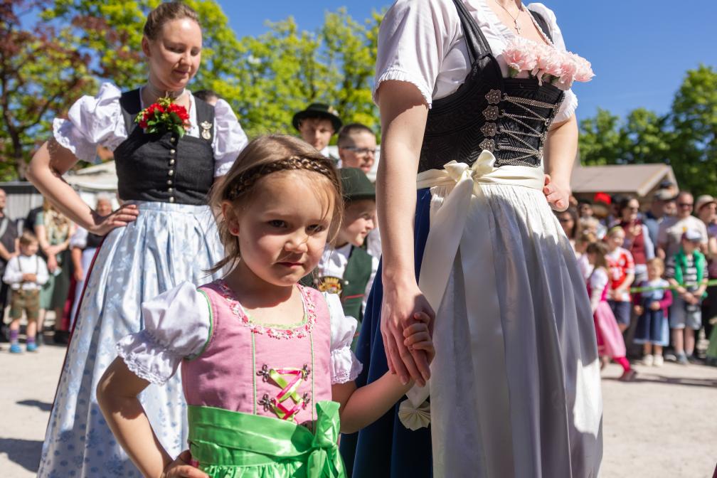 Zur Eröffnungsfeier tanzten die Trachtenvereine 