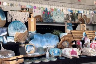 Marktstand Alina Perl Marktstand Alina Perl mit Deko-Artikeln aus Epoxit-Harz