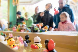 Enrico Agtsch Enten Angeln Kinder beim Entenangeln