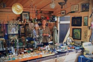 Standl von Sölve Seidel Standl mit Mineralien, Schmuck aus Mineralien, Gläser, Bilder, Gebrauchsgegenstände, Bücher