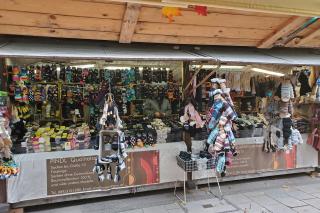 Standl von Socken Pindl Stand von Socken Pindl mit Socken und Strümpfen