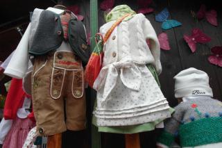 Wäschewunder - Babygeschäft Wäschewunder - Babygeschäft mit Dirndlröcke, Trachtenbodies, Trachtenjanker, handgestrickte Trachtenmützen