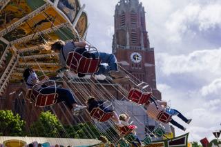Kettenflieger auf der Auer Dult Kettenflieger auf der Auer Dult mit der Mariahilfkirche