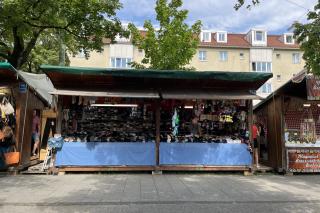 Christine Mayr Der Standl von Christine Mayr mit Strumpfwaren