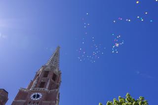 Wenn bei der Dulteröffnung am Samstag die Luftballons in den Himmel steigen, ertönt das Glockenspiel der Mariahilfkirche. Wenn bei der Dulteröffnung am Samstag die Luftballons in den Himmel steigen, ertönt das Glockenspiel der Mariahilfkirche.
