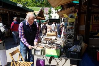 Der Aussteller Norbert Haidl auf der Auer Dult Der Aussteller Norbert Haidl auf der Auer Dult